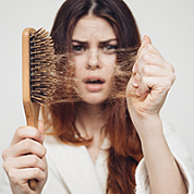 Как остановить выпадение волос: эксклюзивные ингредиенты и комплексный подход